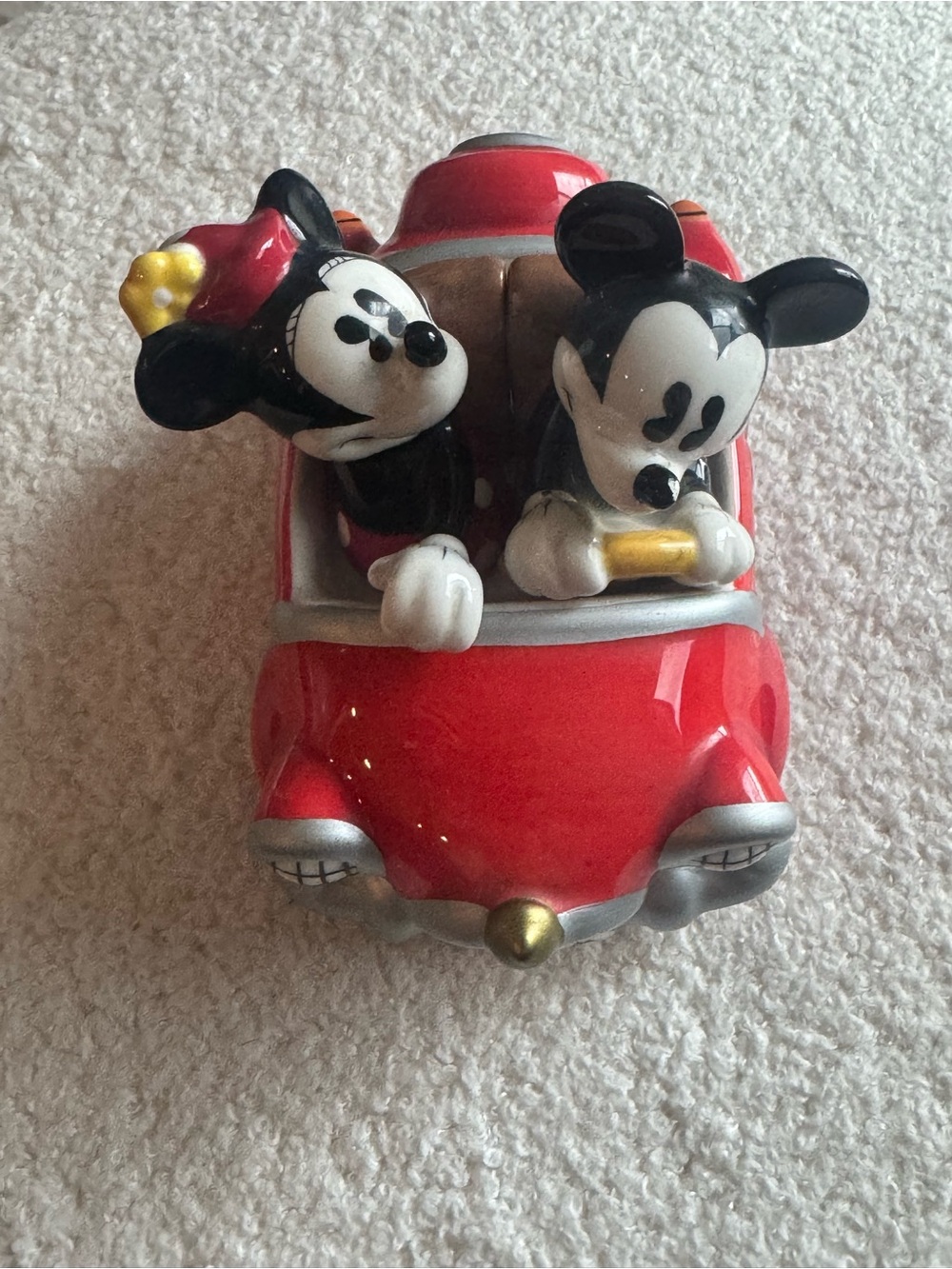 Mickey and Minnie Mouse salt and pepper shakers